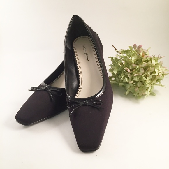 naturalizer low heel pumps